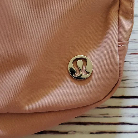 🆕️ LULULEMON EVERYWHERE BELT BAG (PINK PASTEL COLOR) - Picture 5 of 9